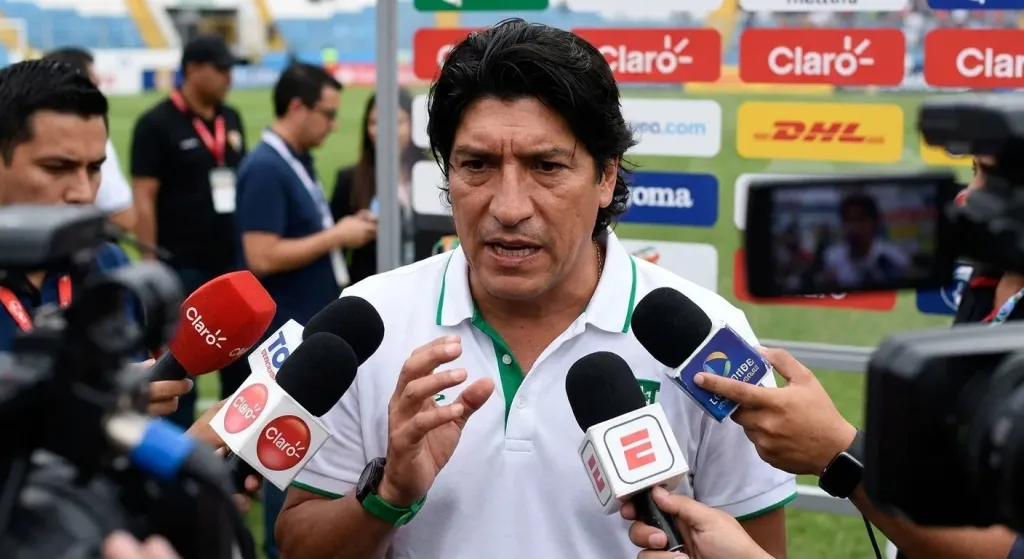 Iván Zamorano golpea la mesa: "Hace ocho meses terminamos la eliminatoria y no tenemos técnico"