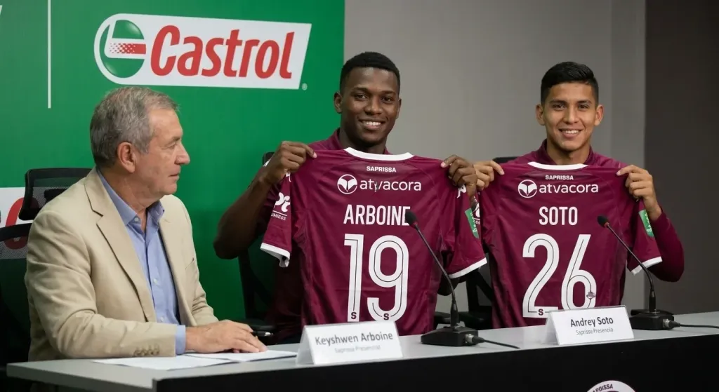 Saprissa presenta a Andrey Soto y Keyshwen Arboine como nuevos refuerzos para el Torneo Apertura 2026