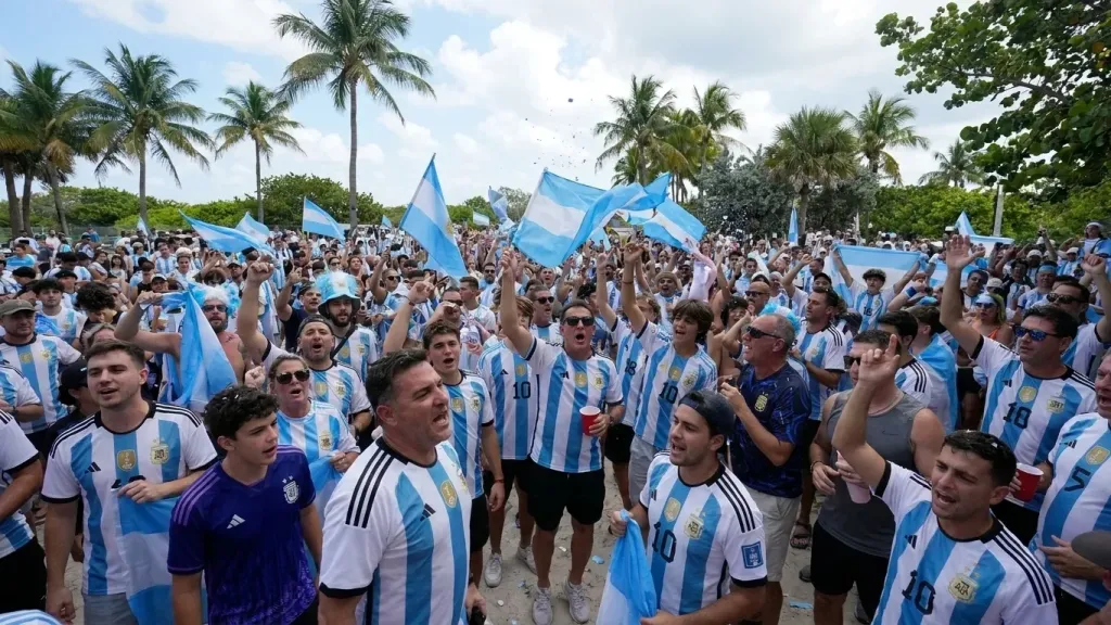 Miami se tiñó de celeste y blanco: el histórico banderazo argentino antes de enfrentar a Cabo Verde en el Mundial 2026