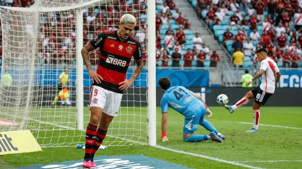 La atajada de Santiago Beltrán ante Pedro que dejó sin palabras al propio delantero de Flamengo