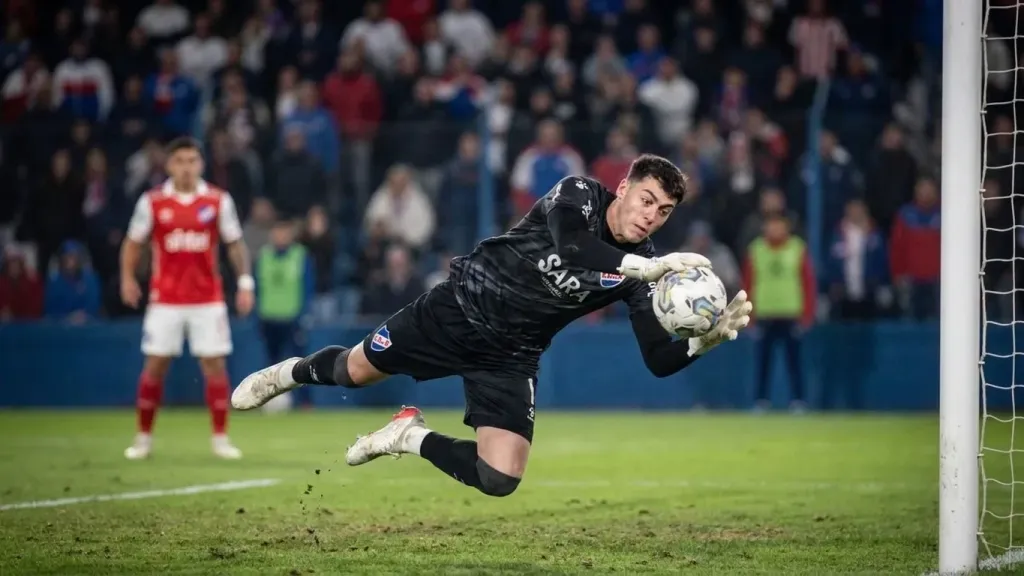 Sebastián Jaume: de goleador indisciplinado a arquero revelación en la Primera División uruguaya