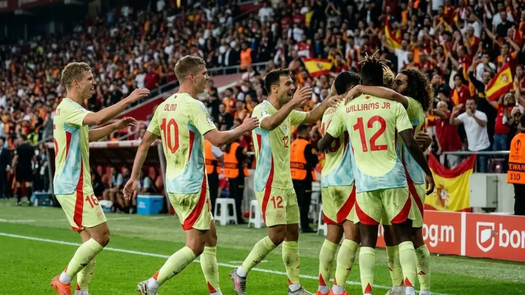 España regresa al Mundial con su identidad transformada: del tiki-tiki dogmático a la verticalidad táctica bajo la dirección de Luis de la Fuente