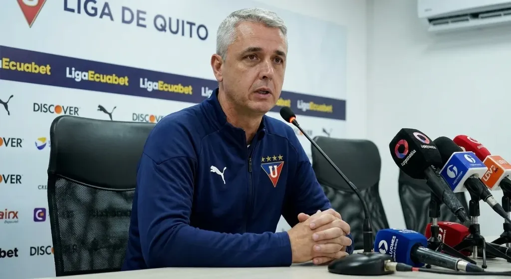 Tiago Nunes señala la falta de regularidad como el principal obstáculo de Liga de Quito para competir por el título