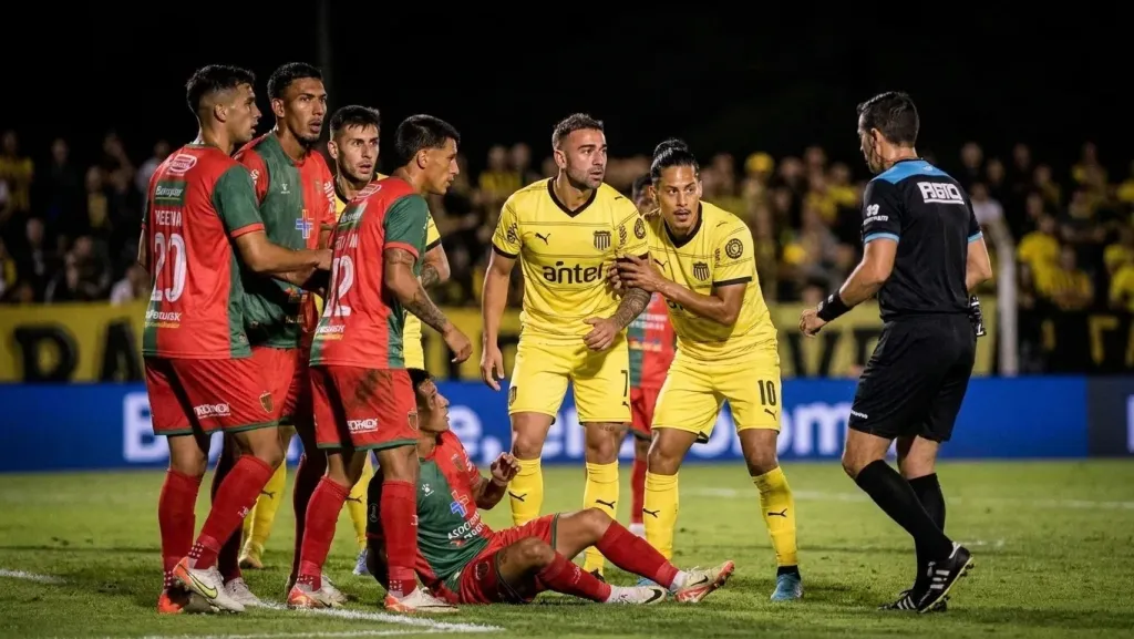 Peñarol vs Boston River en el Campeón del Siglo