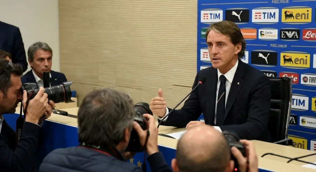 Roberto Mancini regresa a dirigir a Italia con la misión de recuperar al equipo en su peor momento