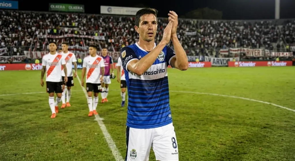 Gimnasia vence a River 1-0 en El Bosque