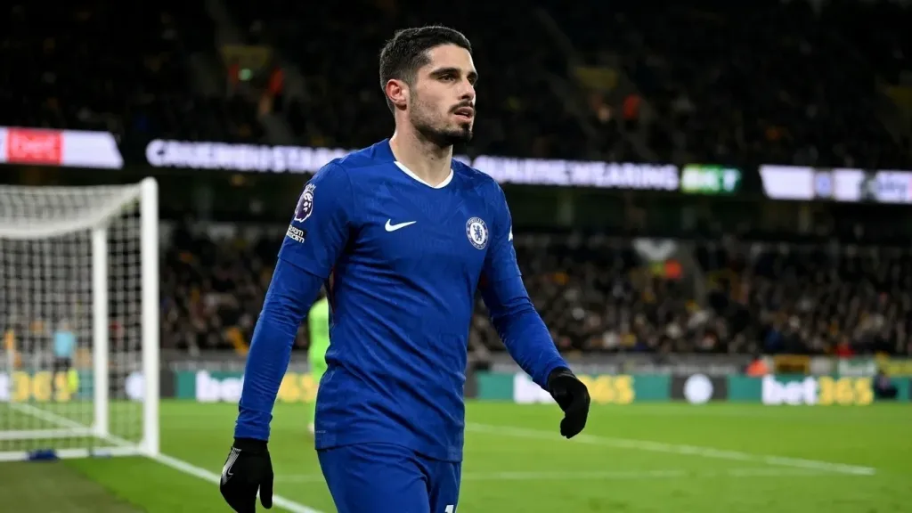 Salah cerca del Trabzonspor y Manchester City prepara oferta por Pedro Neto en una ventana de fichajes frenética