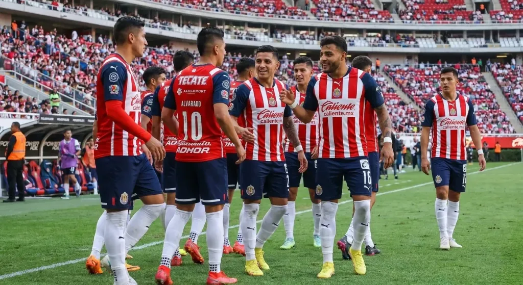 Chivas domina convocatoria de México con 17 jugadores