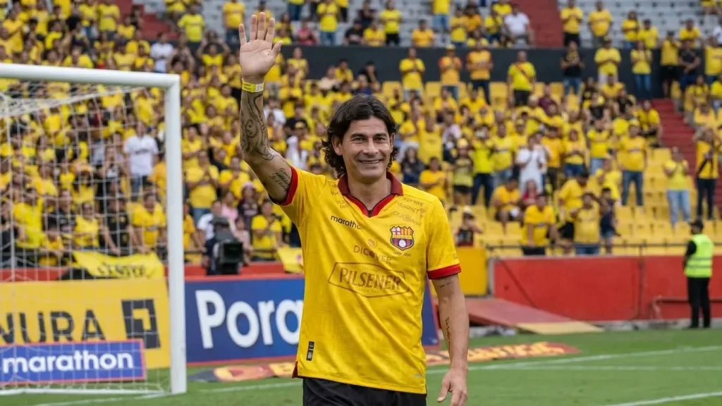 Ismael Blanco offers himself as Barcelona's next coach after César Farías' exit