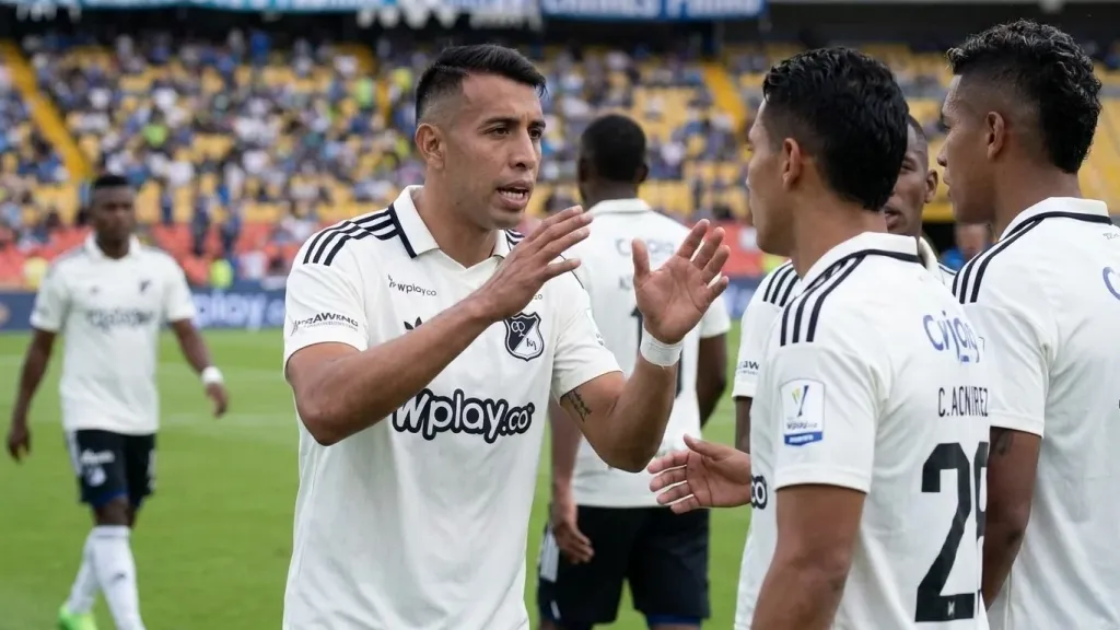 Rodrigo Contreras urges fans to set rivalries aside after Colombia earthquake