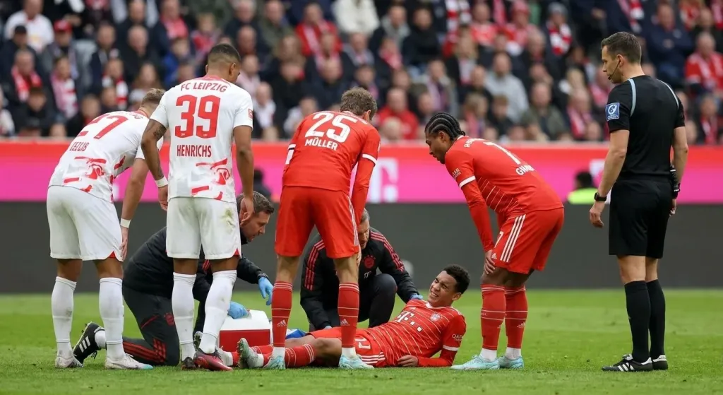 Musiala collapses in Bayern-Leipzig friendly