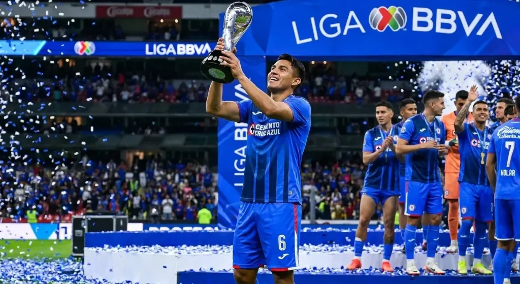 Carlos Aviña, Mexican Sporting Director at Monaco, Leads Offer for Cruz Azul's Erik Lira
