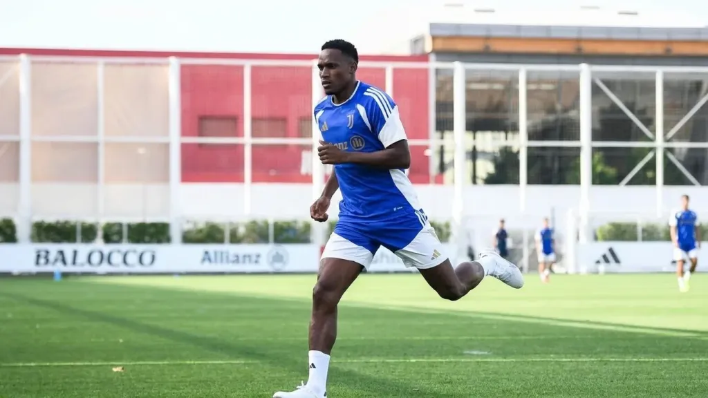 Jhon Lucumí signs with Juventus for four years, becomes third Colombian to wear the club's jersey