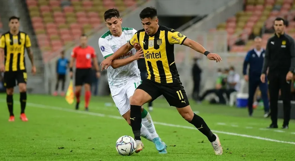 Leonel Jaime Went From Loan Gamble to Peñarol Starter in Just Four Days, and Diego Aguirre Is Already Comparing Him to Leo Fernández