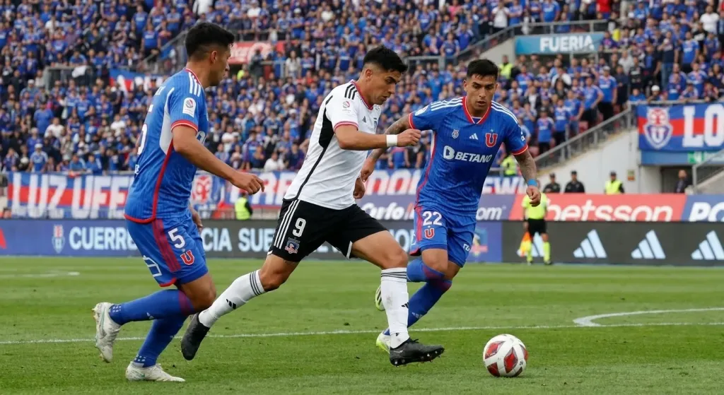 Colo Colo Beats Universidad de Chile 2-1 in the 200th Superclasico
