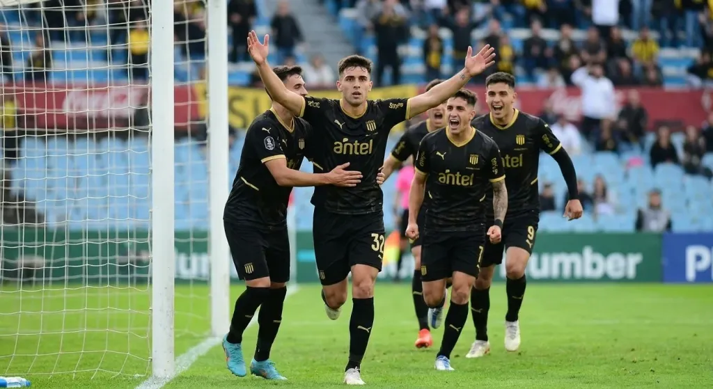 Leandro Umpiérrez Nets First Career Brace as Peñarol Routs Danubio 4-0