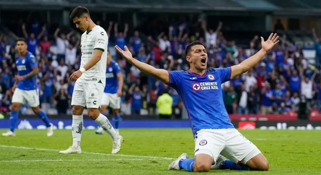 Cruz Azul grinds down Santos Laguna in a match of total control and late reward