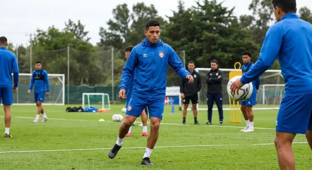 Jesús López Returns to Training with Xelajú After Collarbone Fracture