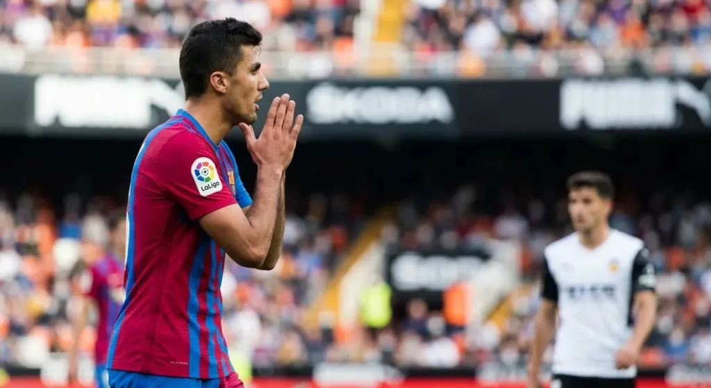Rodri apologizes after hot mic catches him criticizing Valencia