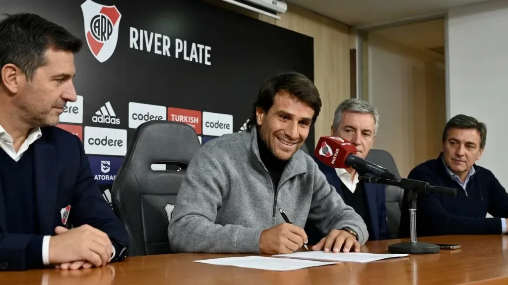 River makes it official: Ponzio signs as head coach through August 2027