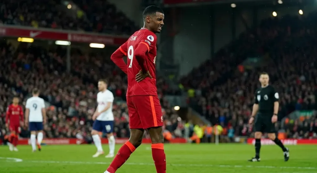 Isak Returns to Liverpool Early with "Minor" Injury