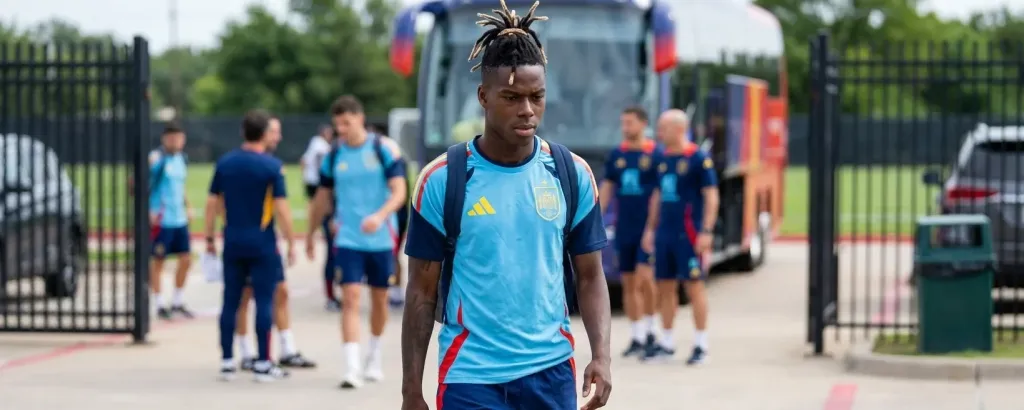 Nico Williams se va de la concentración de España por molestias en el muslo
