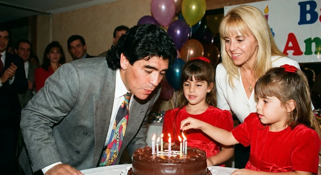 Los cumpleaños de Maradona, repasados uno por uno: de los festejos con chocolate a la fiesta con Los Piojos