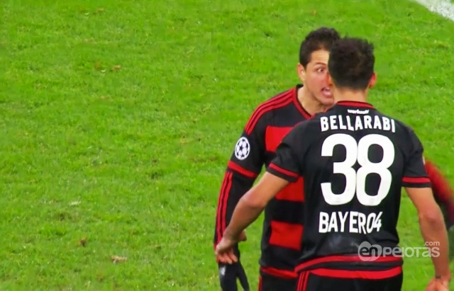 Chicharito se molesta con Karim Bellarabi