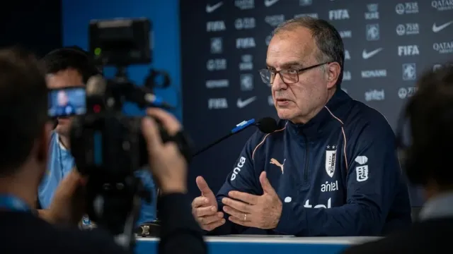 Bielsa revela sus adaptaciones en Uruguay tras pedidos del plantel