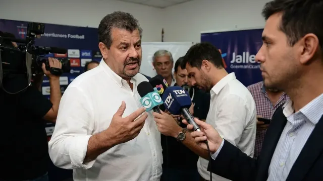 Nacional: López rechaza ofertas y Perchman apunta al mercado