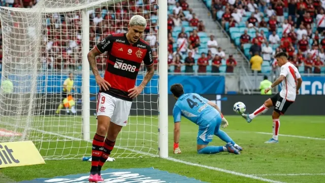 Beltrán, figura en River vs. Flamengo con una atajada sensacional
