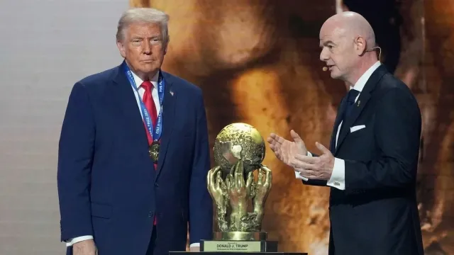 Eurodiputados piden investigar a Infantino por caso Balogun