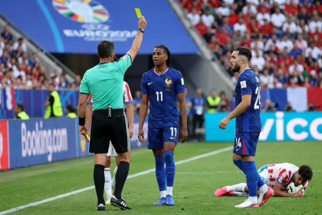 FIFA mantiene la tarjeta de Olise