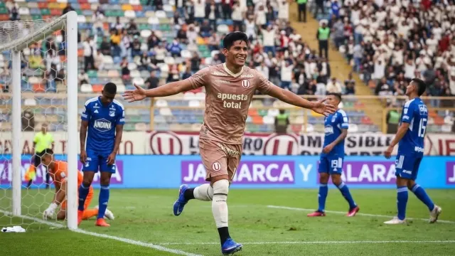 Rivera brilla con doblete en goleada de Universitario