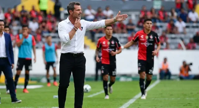 Atlas confirma salida de Diego Cocca