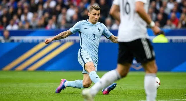 PSG anuncia el regreso de Lucas Digne desde el Aston Villa