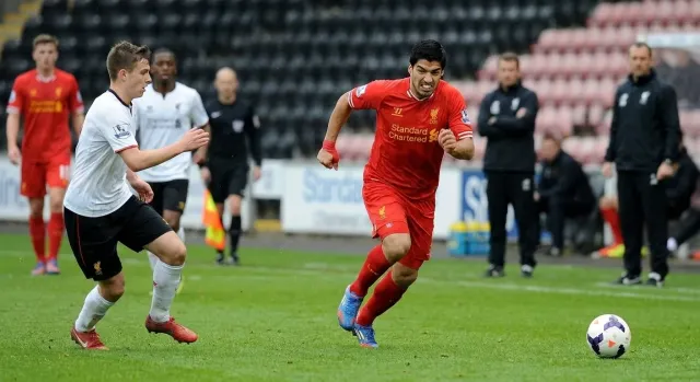 Suárez, "una locura" en el Sub 21 del Liverpool