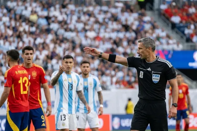 Vinčić dirigirá la final Argentina-España del Mundial 2026