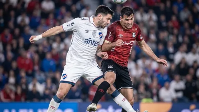 Nacional perdió 2-1 contra Wanderers
