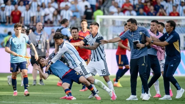 FIFA investiga altercado de Paredes en final con España