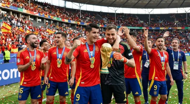 España gana un Mundial sin símbolo único