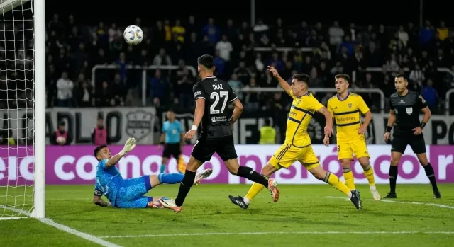 Riestra golea a Boca 3-0 en el Laza