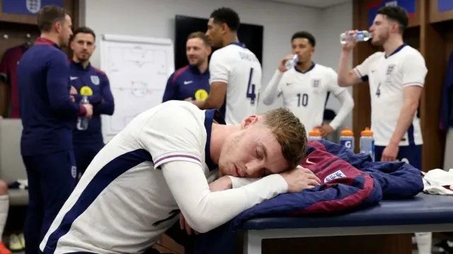 Palmer se durmió en el descanso del Inglaterra-México