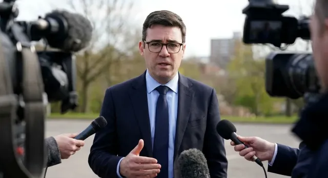 Burnham cuestiona a Infantino y su liderazgo en la FIFA