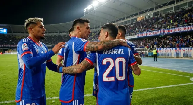 La U vence 2-0 a Huachipato y escala al segundo lugar