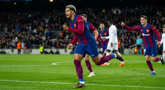 Araújo al Liverpool cedido con opción de compra