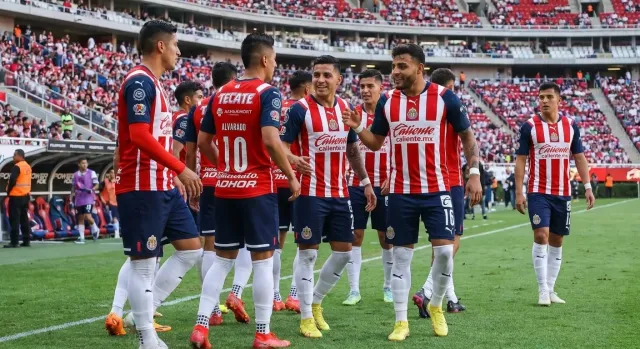 Chivas domina convocatoria de México con 17 jugadores