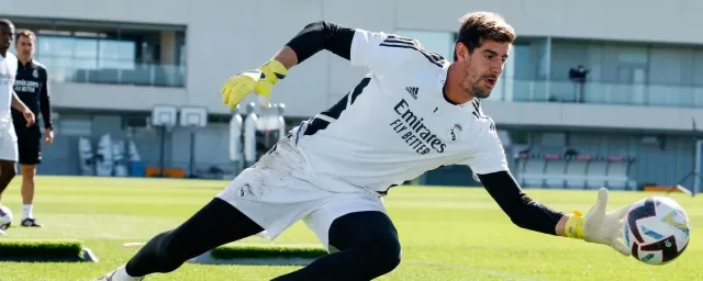 Courtois alaba a Mourinho en su regreso