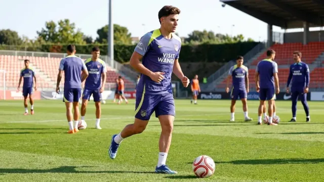 Álvarez regresa al Atlético entre la incertidumbre por el Barcelona