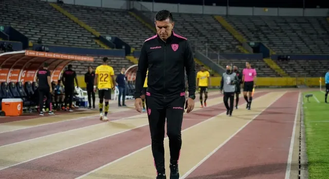 Farías se va de Barcelona tras caída ante Macará
